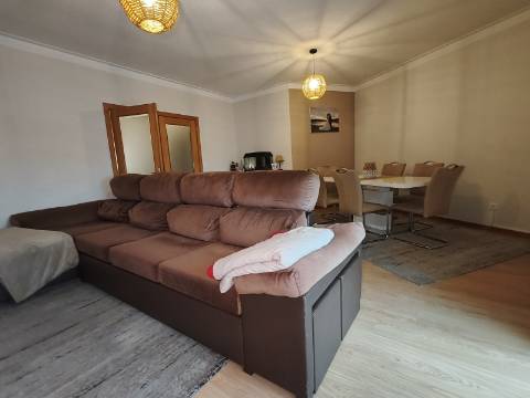Apartamento T3 com varanda em Grijó