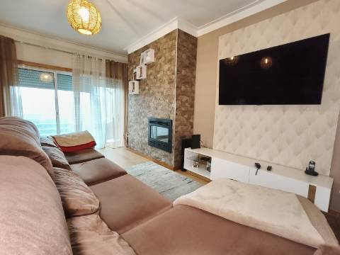 Apartamento T3 com varanda em Grijó