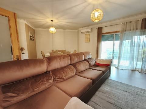 Apartamento T3 com varanda em Grijó