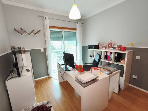 Apartamento T3 com varanda em Grijó