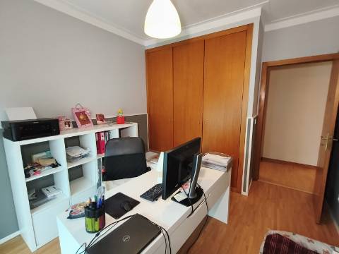 Apartamento T3 com varanda em Grijó