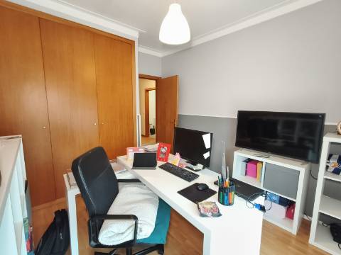 Apartamento T3 com varanda em Grijó