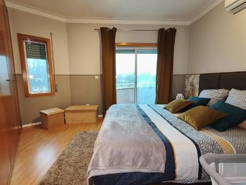 Apartamento T3 com varanda em Grijó