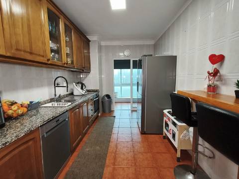 Apartamento T3 com varanda em Grijó