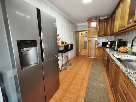 Apartamento T3 com varanda em Grijó