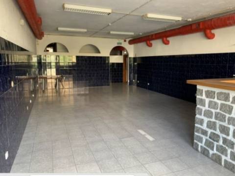 Conjunto de 2 lojas no Porto