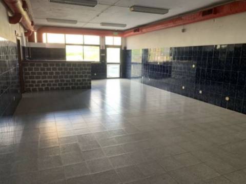 Conjunto de 2 lojas no Porto