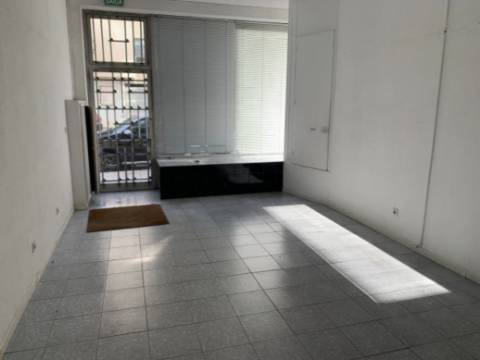 Conjunto de 2 lojas no Porto