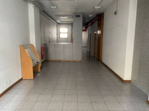 Conjunto de 2 lojas no Porto