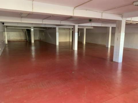 Conjunto de 2 lojas no Porto