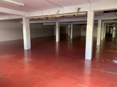 Conjunto de 2 lojas no Porto