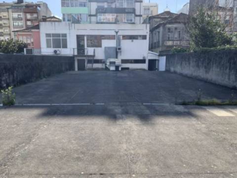 Conjunto de 2 lojas no Porto