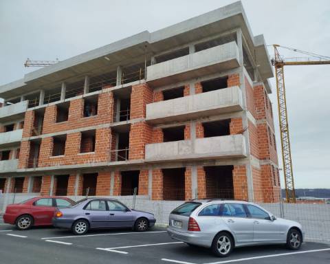 Apartamento T0 com varanda em Oliveira de Azeméis