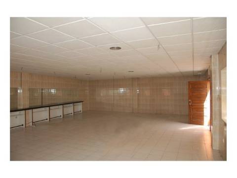 Moradia com Terreno Rústico na Maia