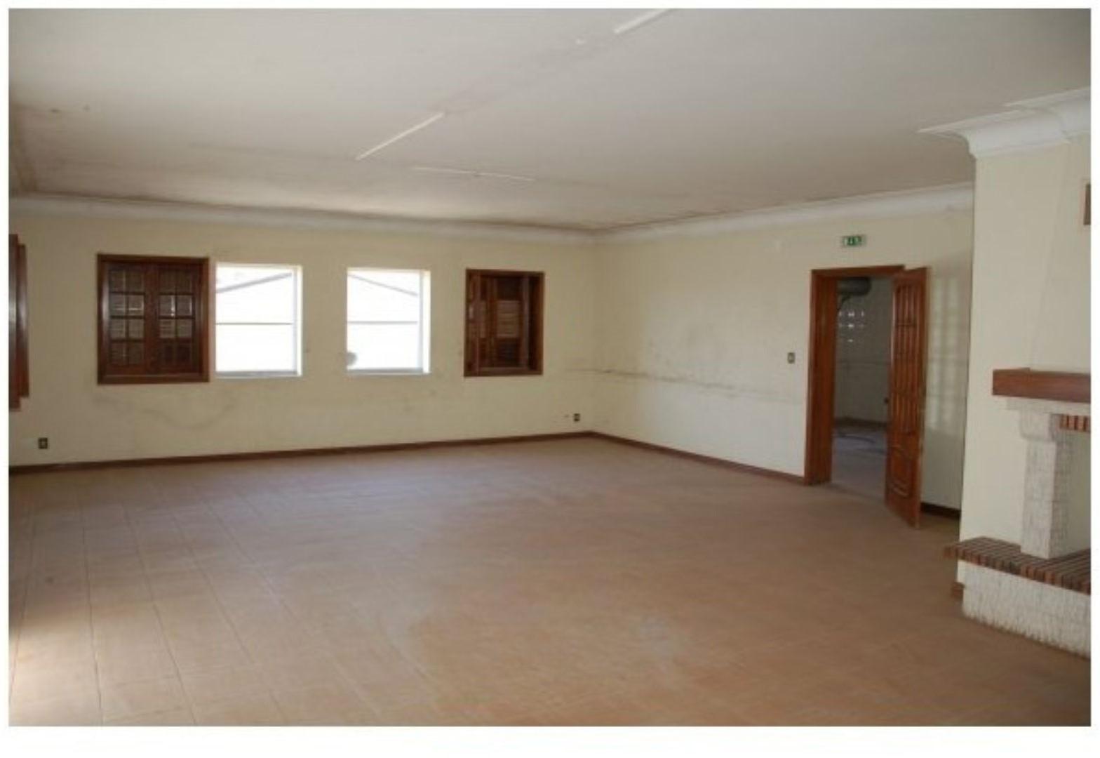 Moradia com Terreno Rústico na Maia