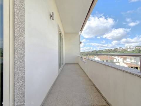 Moradia T4 em banda em Oliveira de Azeméis