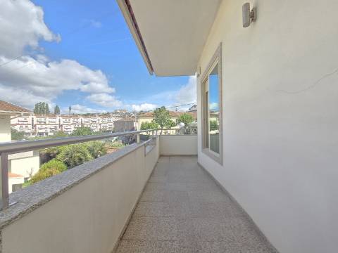 Moradia T4 em banda em Oliveira de Azeméis
