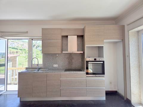 Moradia geminada T4 Em Felgueiras