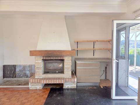 Moradia geminada T4 Em Felgueiras