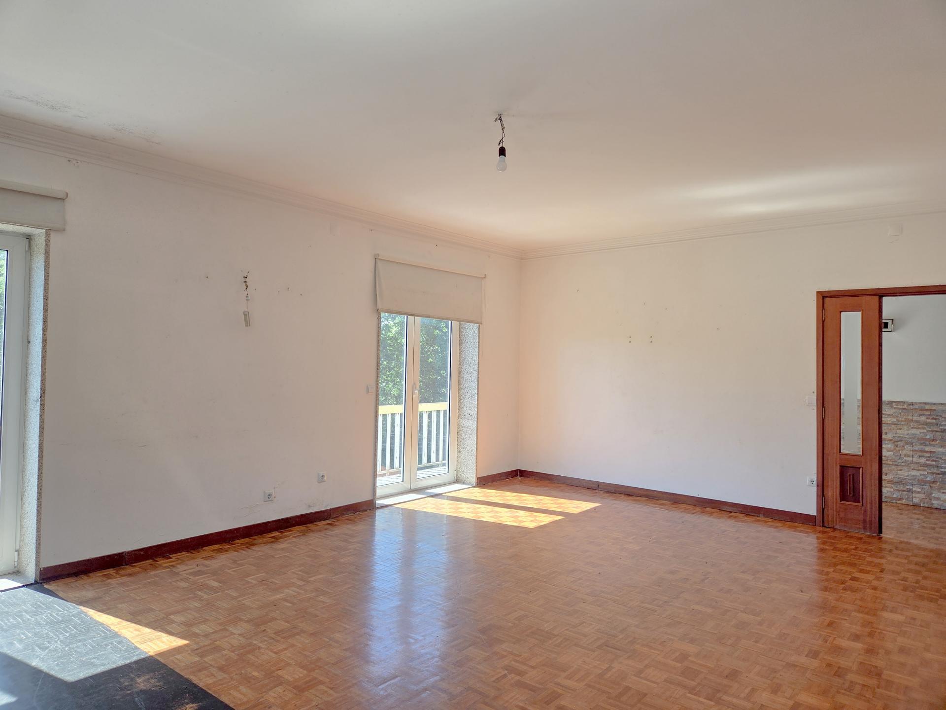 Moradia geminada T4 Em Felgueiras