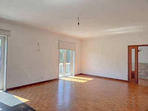 Moradia geminada T4 Em Felgueiras