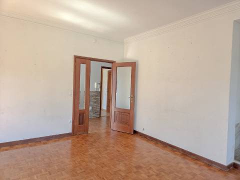 Moradia geminada T4 Em Felgueiras