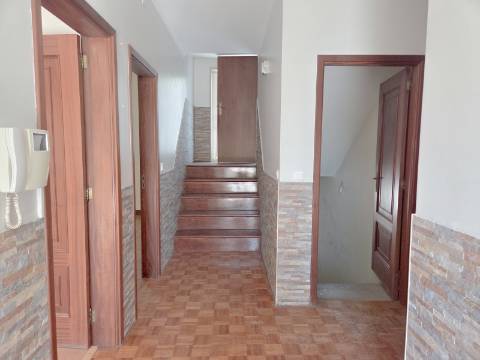 Moradia geminada T4 Em Felgueiras