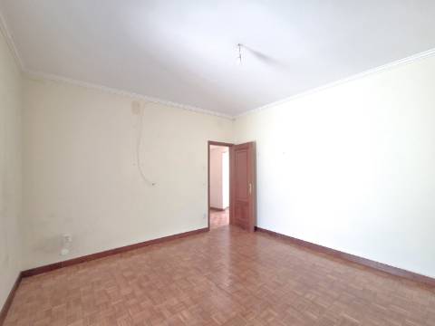 Moradia geminada T4 Em Felgueiras