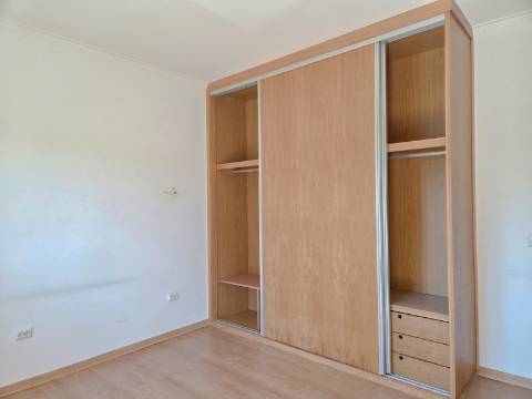 Moradia geminada T4 Em Felgueiras