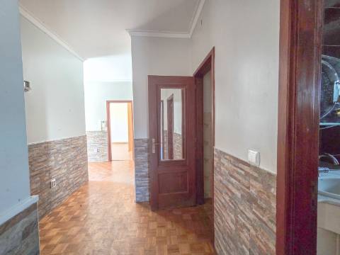 Moradia geminada T4 Em Felgueiras