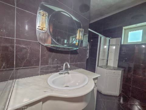 Moradia geminada T4 Em Felgueiras