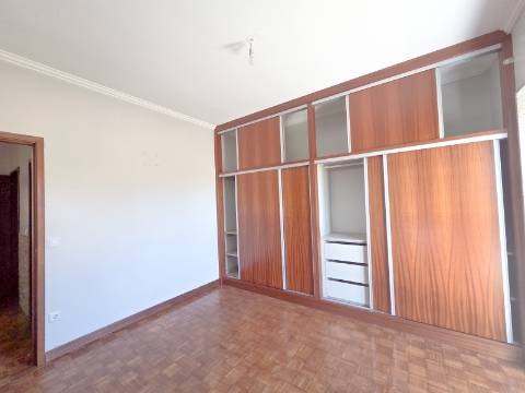 Moradia geminada T4 Em Felgueiras