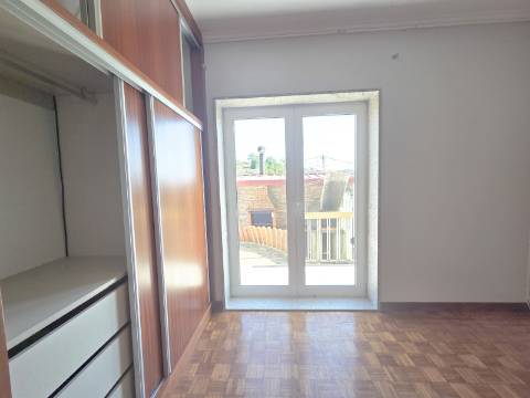 Moradia geminada T4 Em Felgueiras