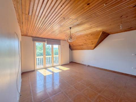 Moradia geminada T4 Em Felgueiras