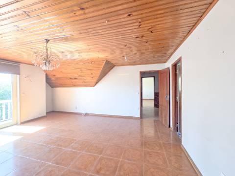 Moradia geminada T4 Em Felgueiras