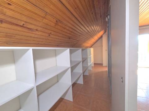 Moradia geminada T4 Em Felgueiras