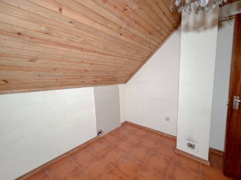 Moradia geminada T4 Em Felgueiras