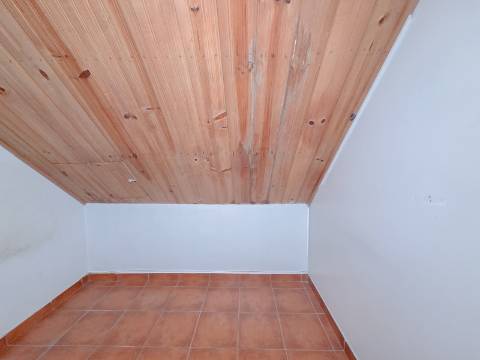 Moradia geminada T4 Em Felgueiras