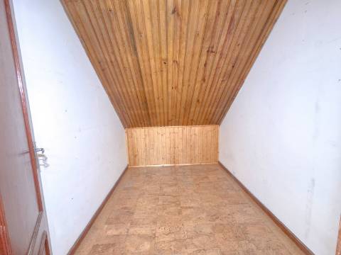 Moradia geminada T4 Em Felgueiras