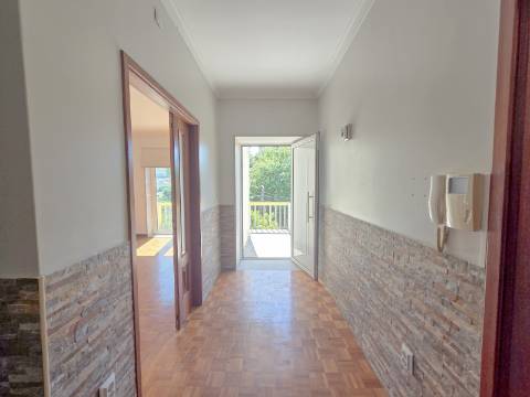 Moradia geminada T4 Em Felgueiras