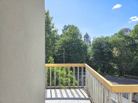 Moradia geminada T4 Em Felgueiras