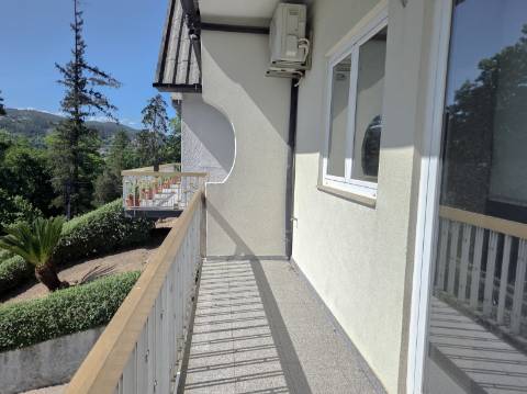 Moradia geminada T4 Em Felgueiras