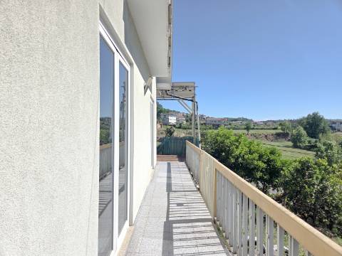 Moradia geminada T4 Em Felgueiras