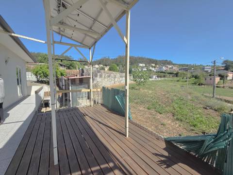 Moradia geminada T4 Em Felgueiras