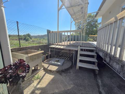 Moradia geminada T4 Em Felgueiras