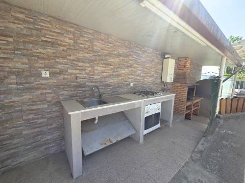 Moradia geminada T4 Em Felgueiras