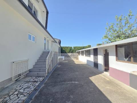 Moradia geminada T4 Em Felgueiras