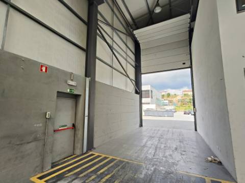 Pavilhão Industrial em Codal
