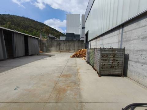 Pavilhão Industrial em Codal