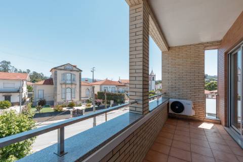 Apartamento T3 no Centro de Carregosa